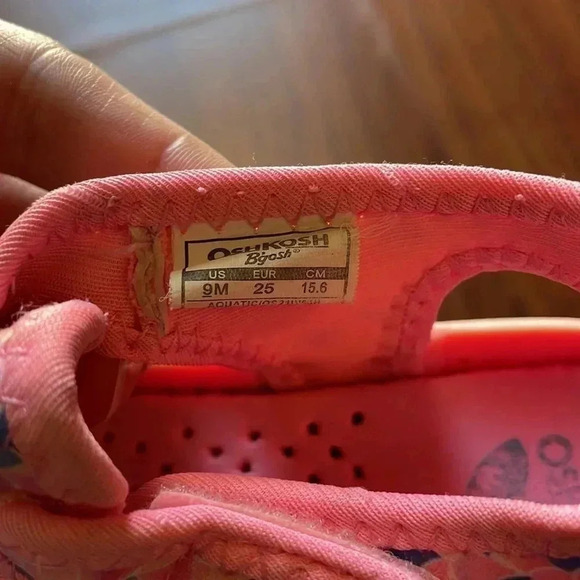 Toddler girl water shoes, size 9‎ - Picture 8 of 8